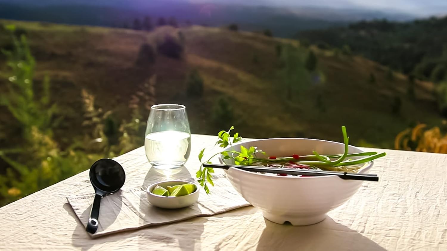 4 XL White Pho Bowls set. 16 Pieces Pho Bowl Set for Asian Noodle Dishes  52 oz Restaurant Quality Melamine. Perfect for Ramen  Curry  Udon  Thai. Includes Spoons  Chopsticks And Sauce Dishes.