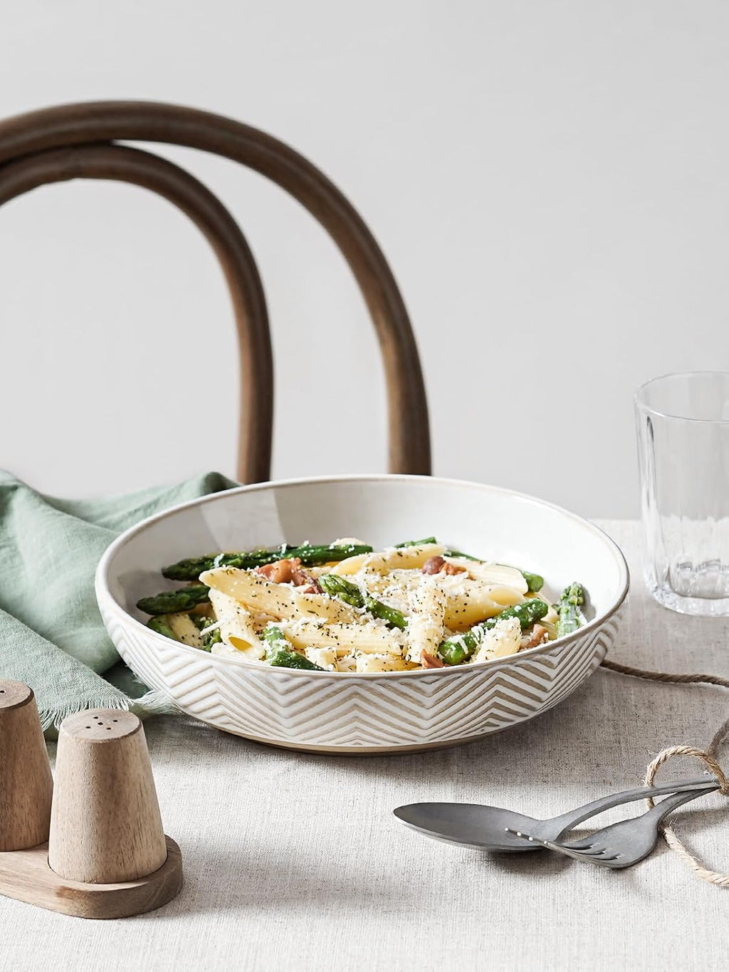LE TAUCI Pasta Bowls 46oz  Large Salad Bowl  Ceramic Serving Plate  House-warming Wedding Present  Embossment Stoneware Bowl for Fruits  Noodle  Dinner - 9 Inch  Set of 4  Arctic White