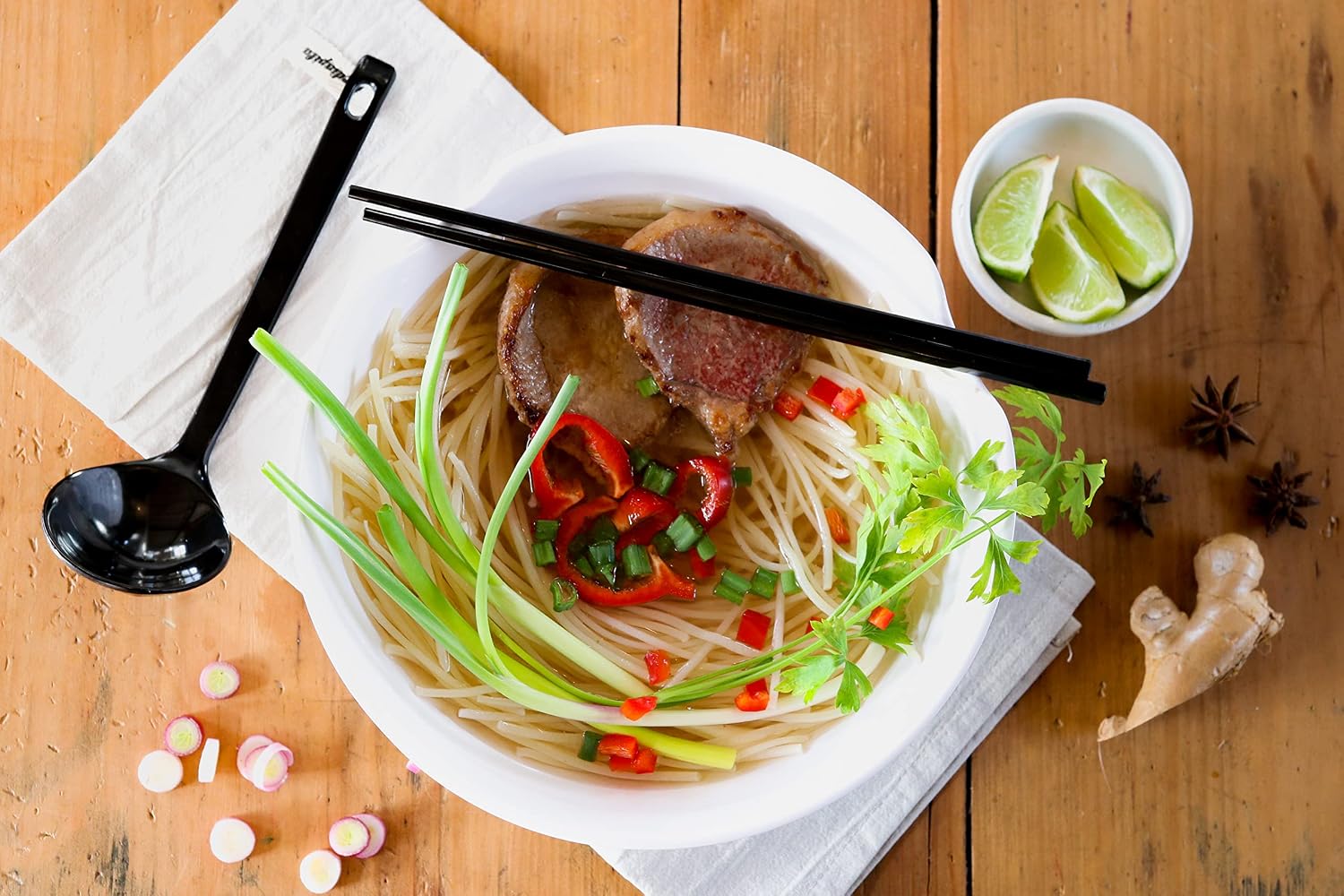 4 XL White Pho Bowls set. 16 Pieces Pho Bowl Set for Asian Noodle Dishes  52 oz Restaurant Quality Melamine. Perfect for Ramen  Curry  Udon  Thai. Includes Spoons  Chopsticks And Sauce Dishes.