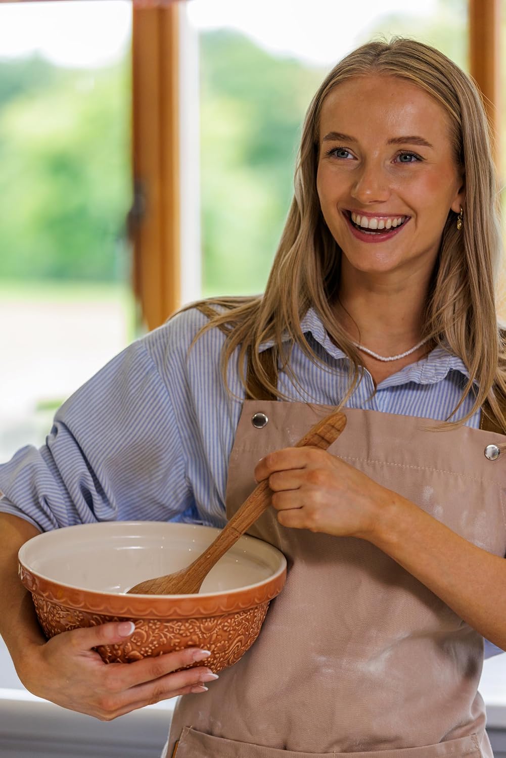 Mason Cash Home to Roost Mixing Bowl | 24cm Earthenware Bowl with Embossed Hen & Cockerel Design | Classic Bakeware for Dough  Pastry & Cake Mixing | Dishwasher & Freezer Safe