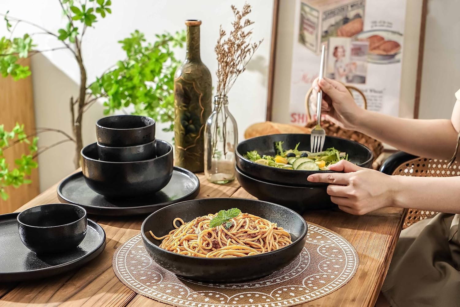S&Q'S CERAMICS Large Pasta Bowls  65 ounce Large Salad Bowls Set of 4  10'' Ceramic Wide Shallow Bowl Plates  Large Serving Bowls for Fruit  Party Entertaining  Microwave Safe(Black and Grey)